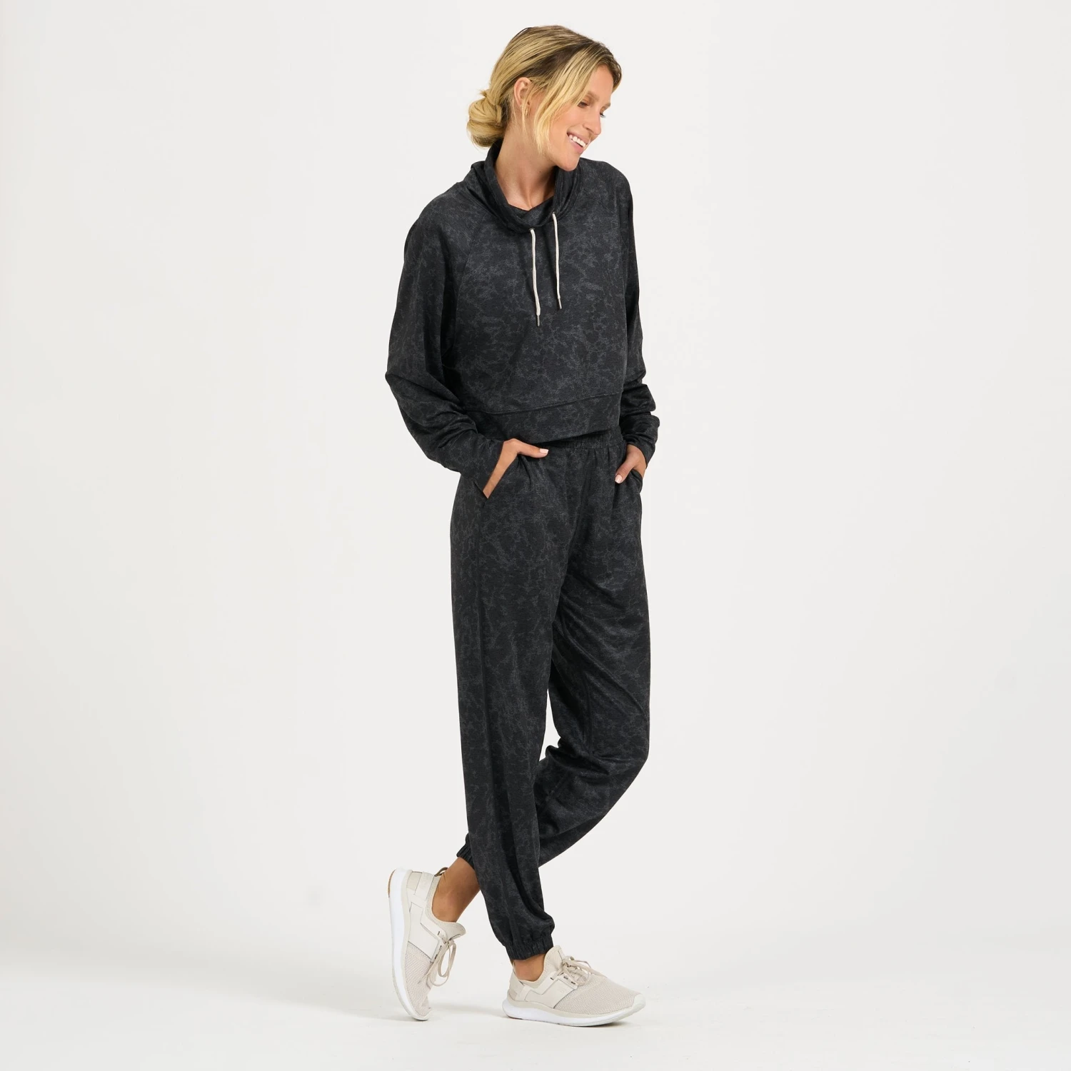 Halo Crop Funnel Neck | Charcoal Tortoise - Image 5